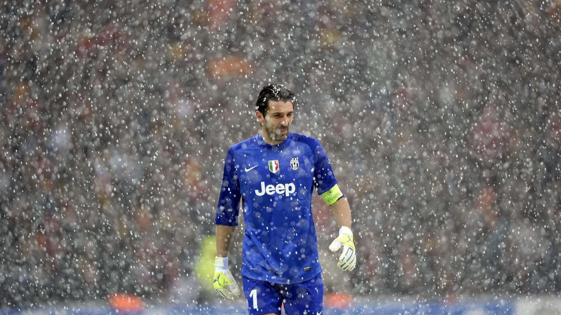 赛道与球场的双重奏,马克西的F1首胜与上海队的跨洋狂胜